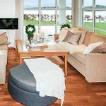 Awesome In Lundegrend With House Sea View Hébergement de vacances Grimsland