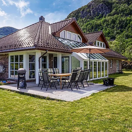 Awesome In Lundegrend With House Sea View Hébergement de vacances Grimsland
